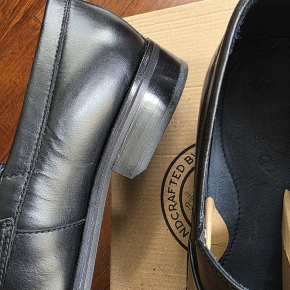 Classic Black Men's Loafers - Picture 11 of 11